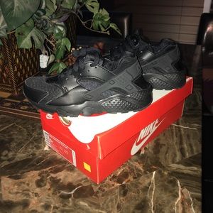 Black Nike Huarache - Brand New